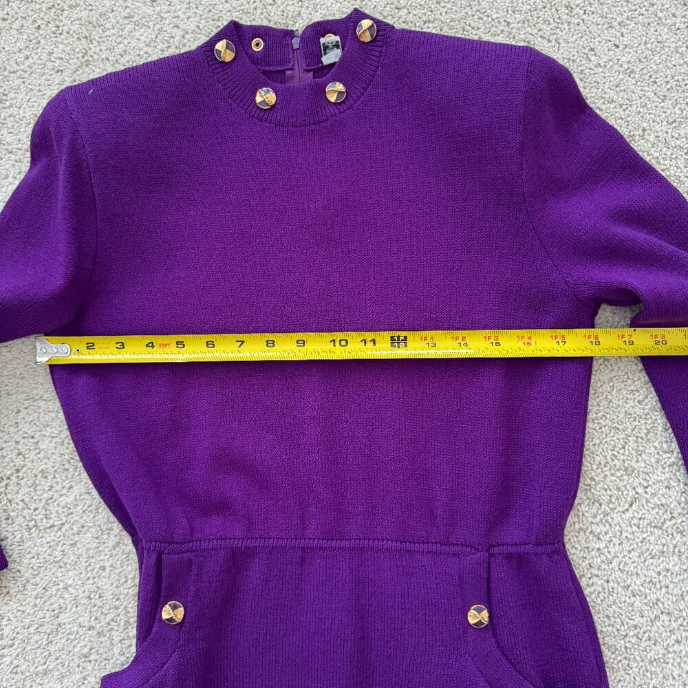 Timeless vintage,  long-sleeved St. John knit sweater dress, size 4 - Picture 11 of 12